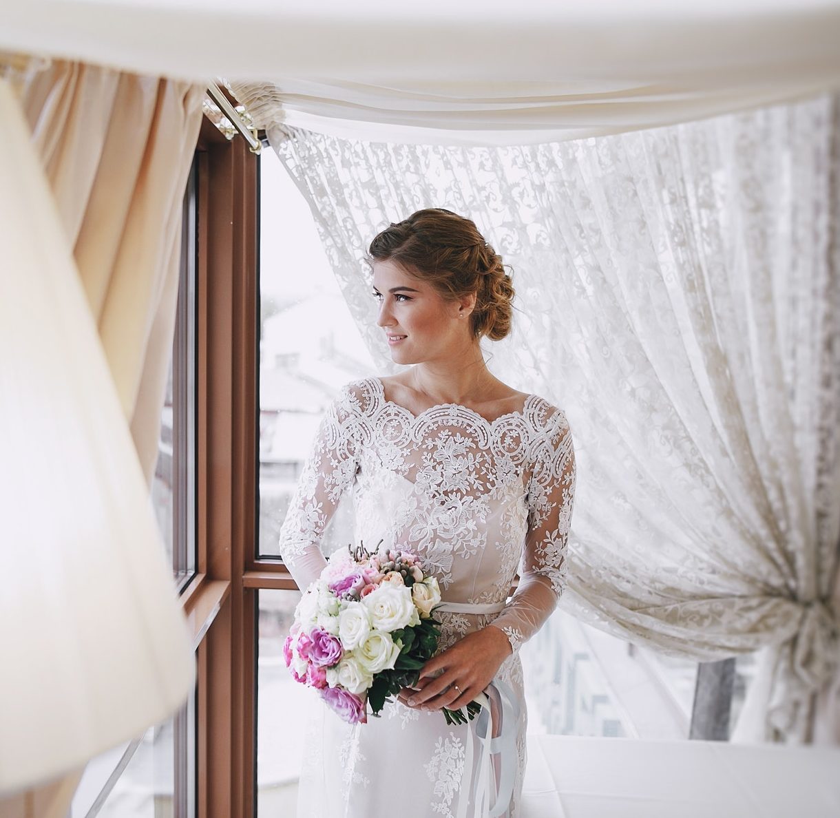 elegant bride in a hotel e1636364781968